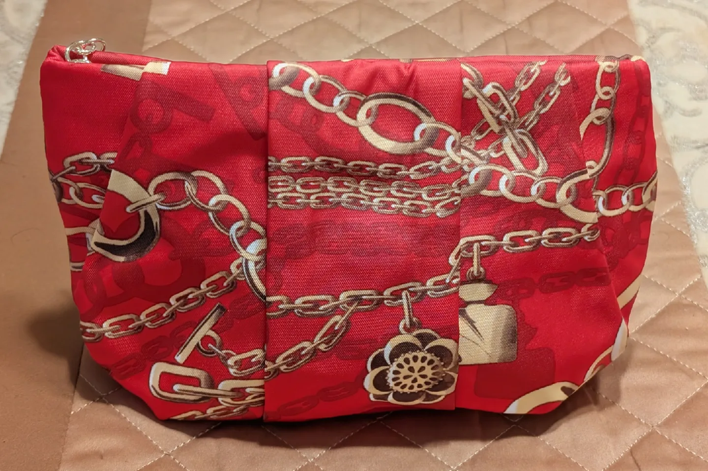 Estée Lauder Perfectly Clean Foam Cleanser & Red Bag image indicator(8)