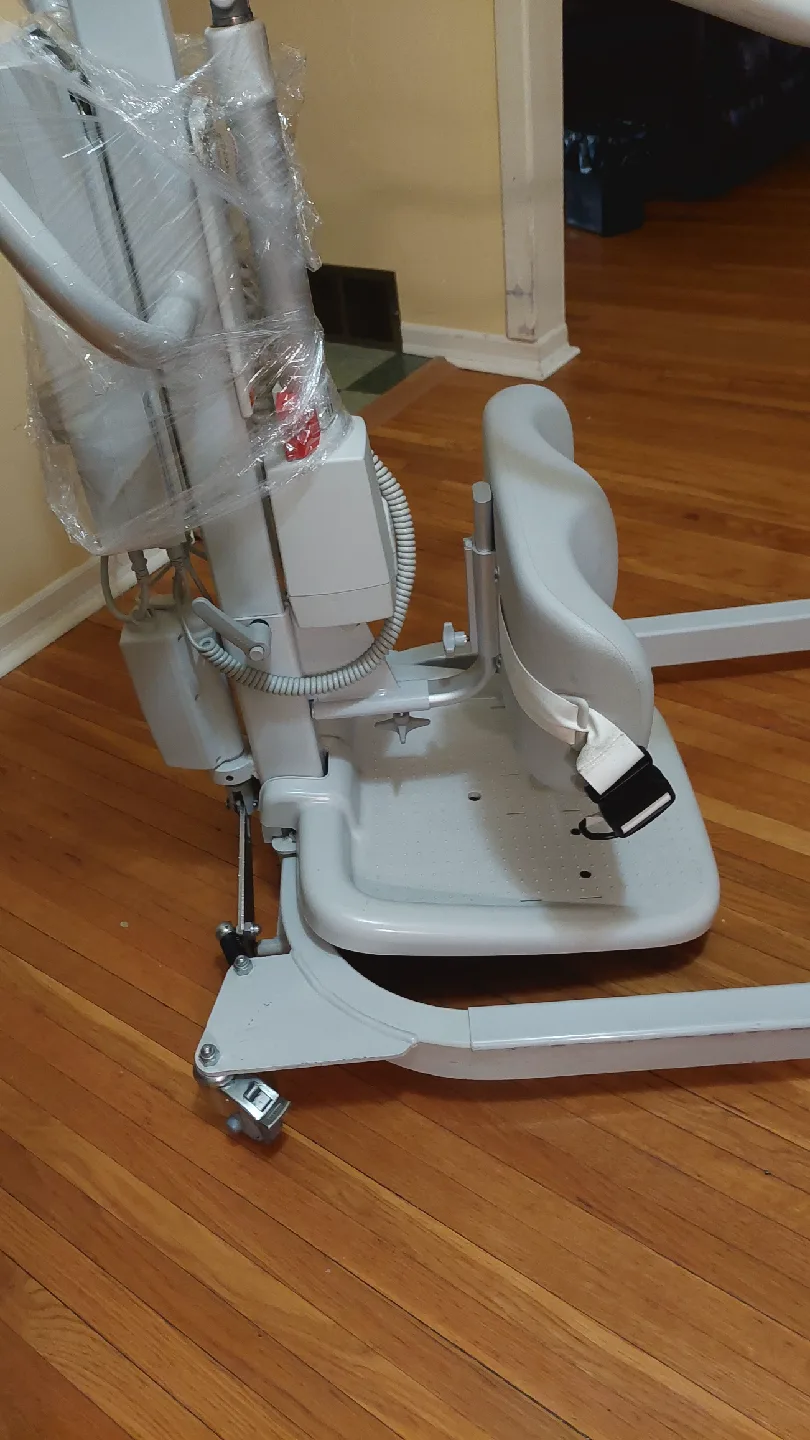 Sabina II Sit to Stand Lift image indicator(2)