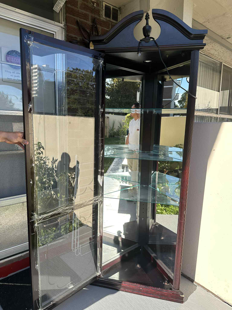 Display Cabinet with Glass Shelves - photo 3