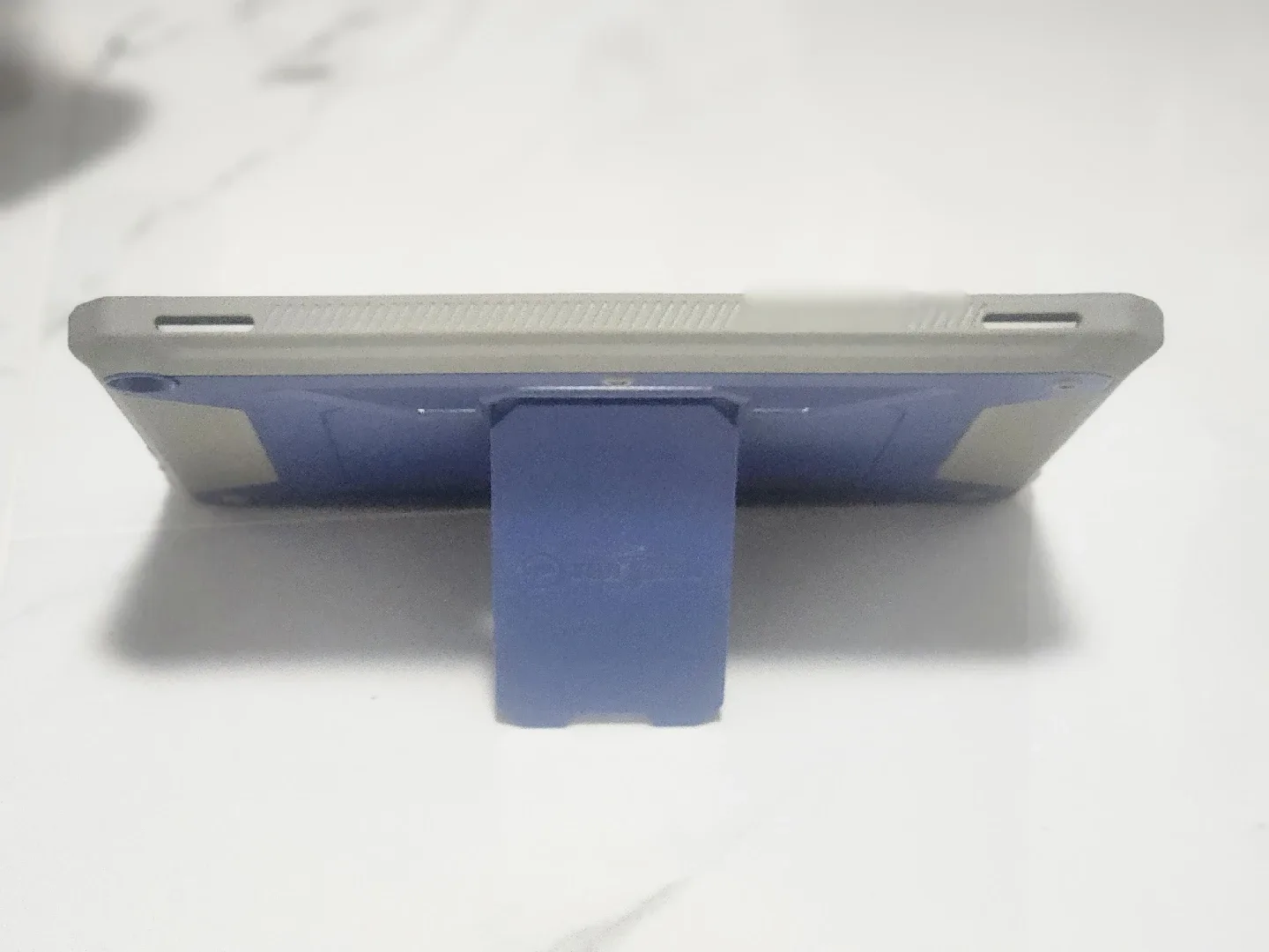 Amazon Fire HD 10 Tablet, Case & 128 GB Micro SD Card. image indicator(7)