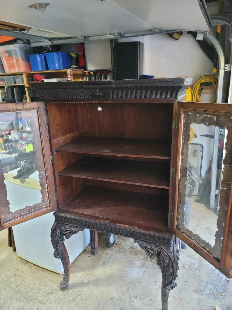 🥕 Antique Style Carved Wood Display Cabinet image indicator(3)