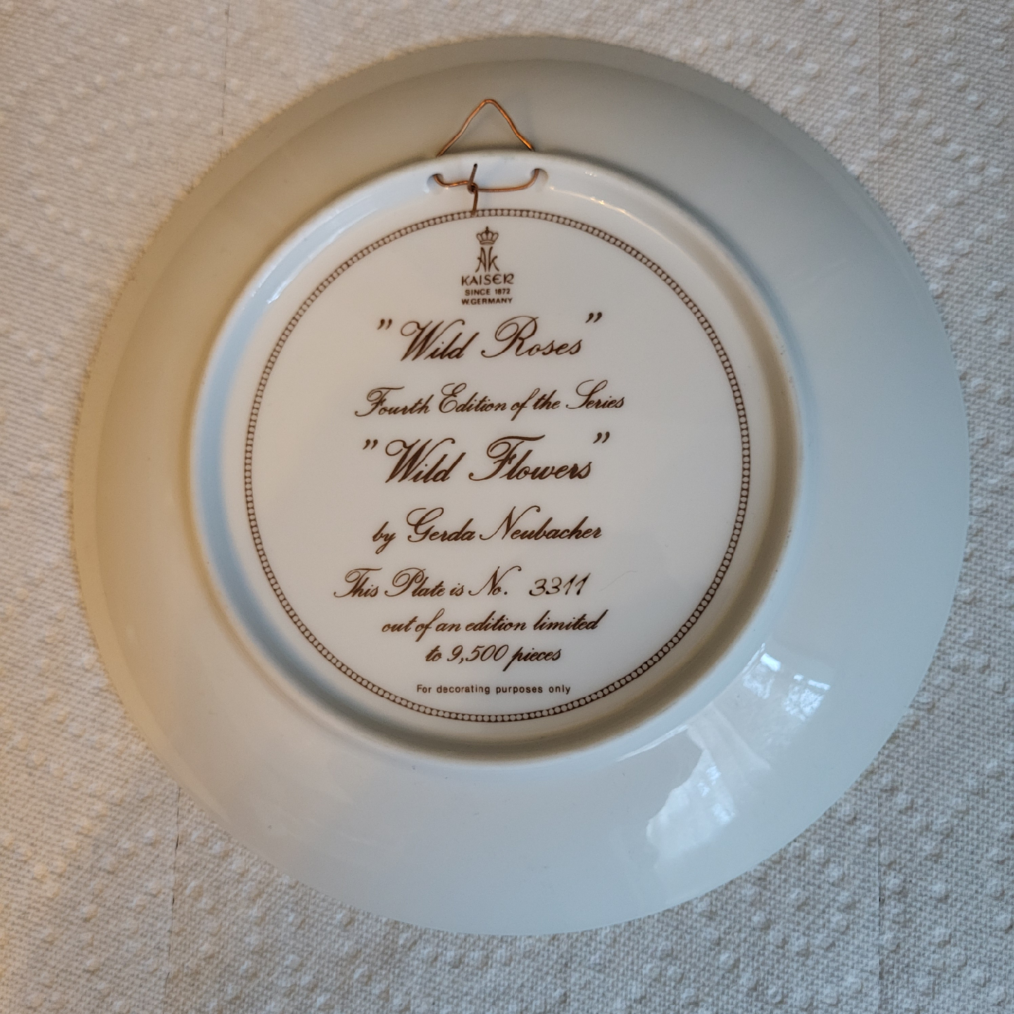 Kaiser W. Germany Wild Roses Plate - photo 2