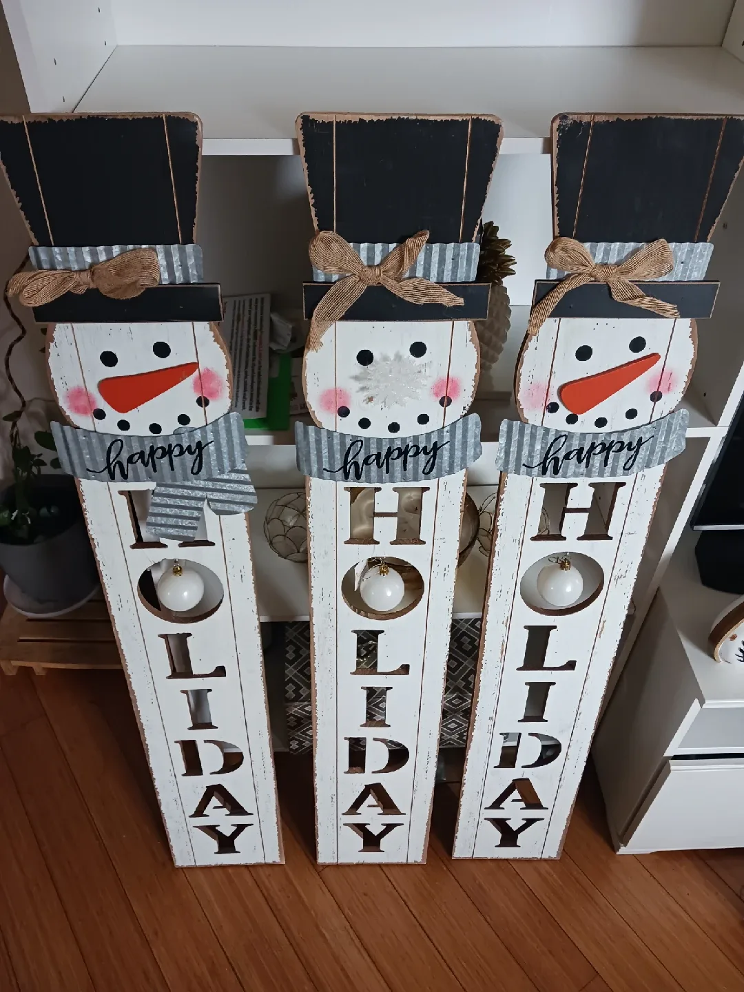 🎄 Wooden Snowman “Happy Holiday” Porch Signs – Set of 3 🎄 image indicator(2)
