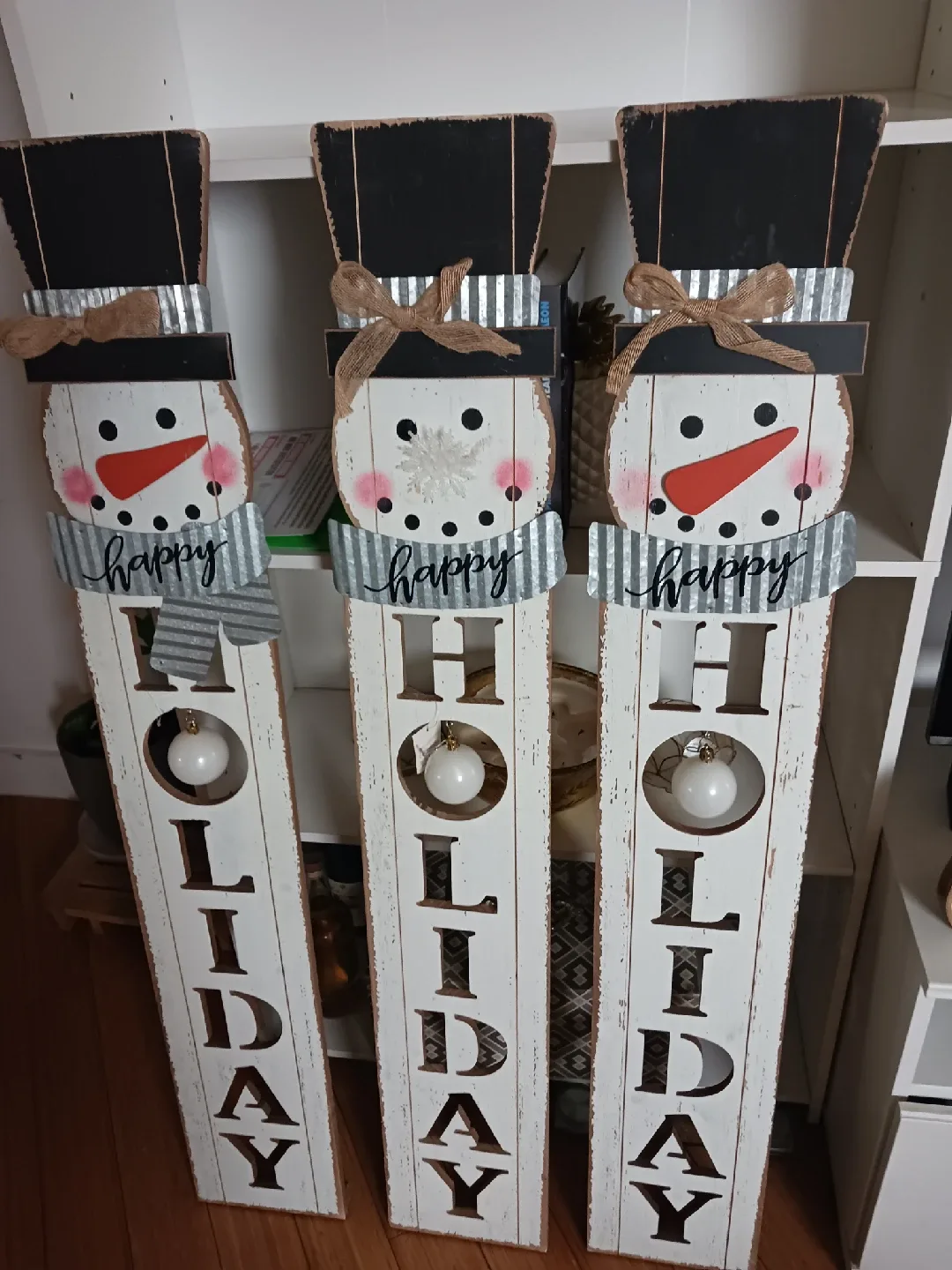 🎄 Wooden Snowman “Happy Holiday” Porch Signs – Set of 3 🎄 image indicator(3)