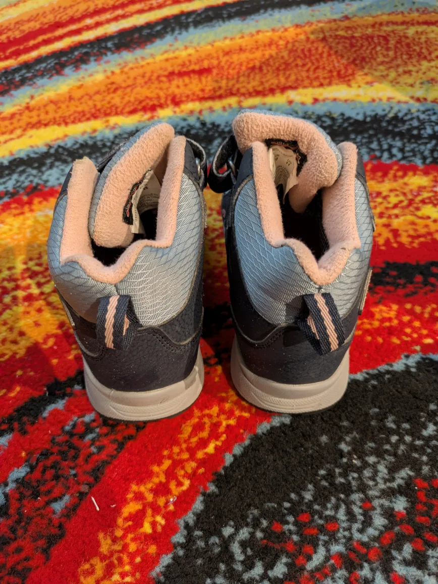 🧒 Kids Waterproof Winter Boots – Size [11] image indicator(2)