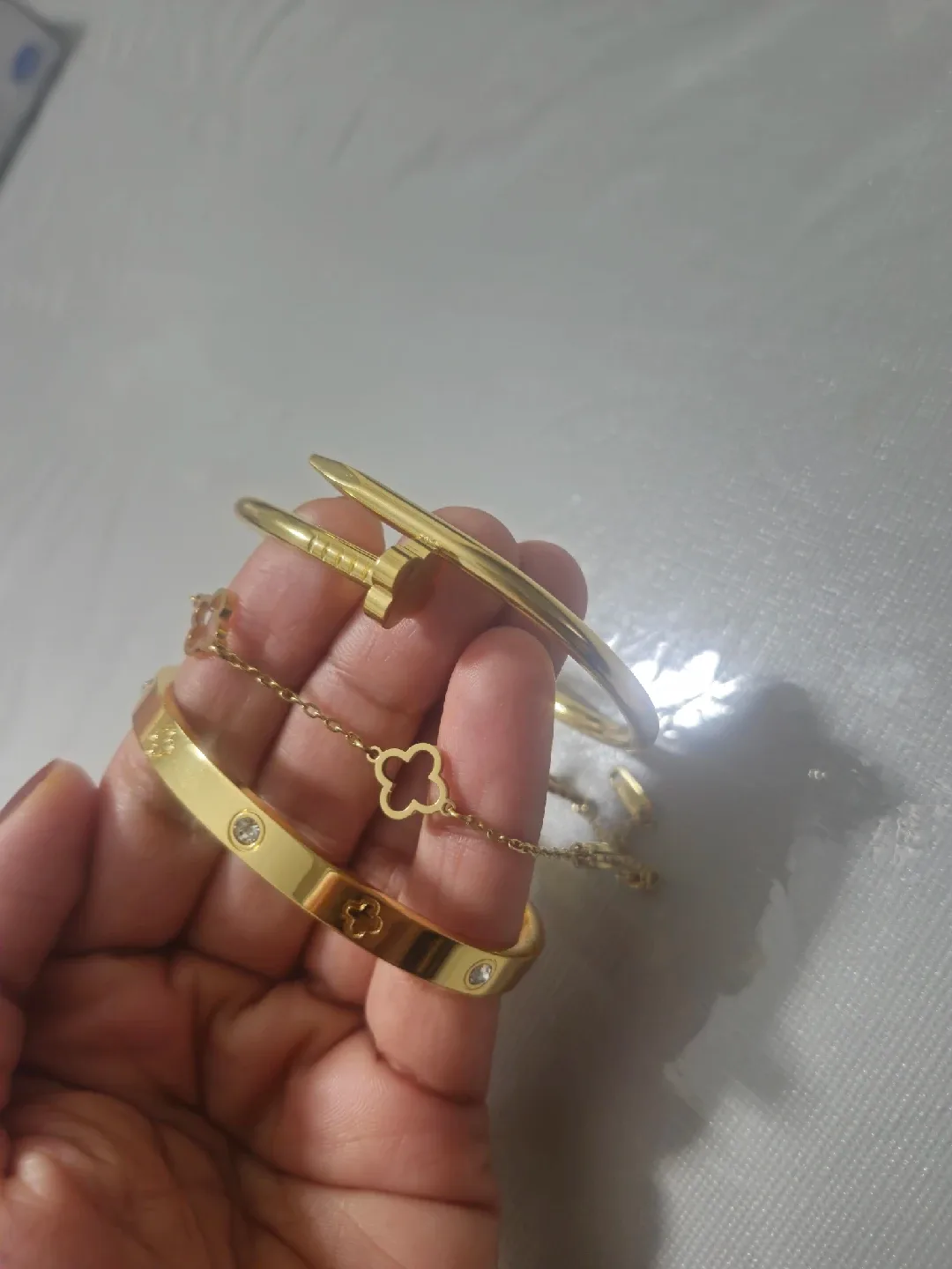 Elegant 3pcs Golden Clover Bracelet Set image indicator(3)