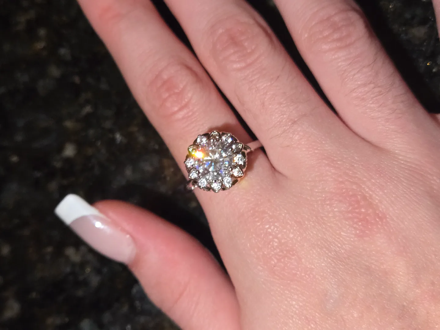 2.0 CT Moissanite Diamond Ring size 9 image indicator(2)