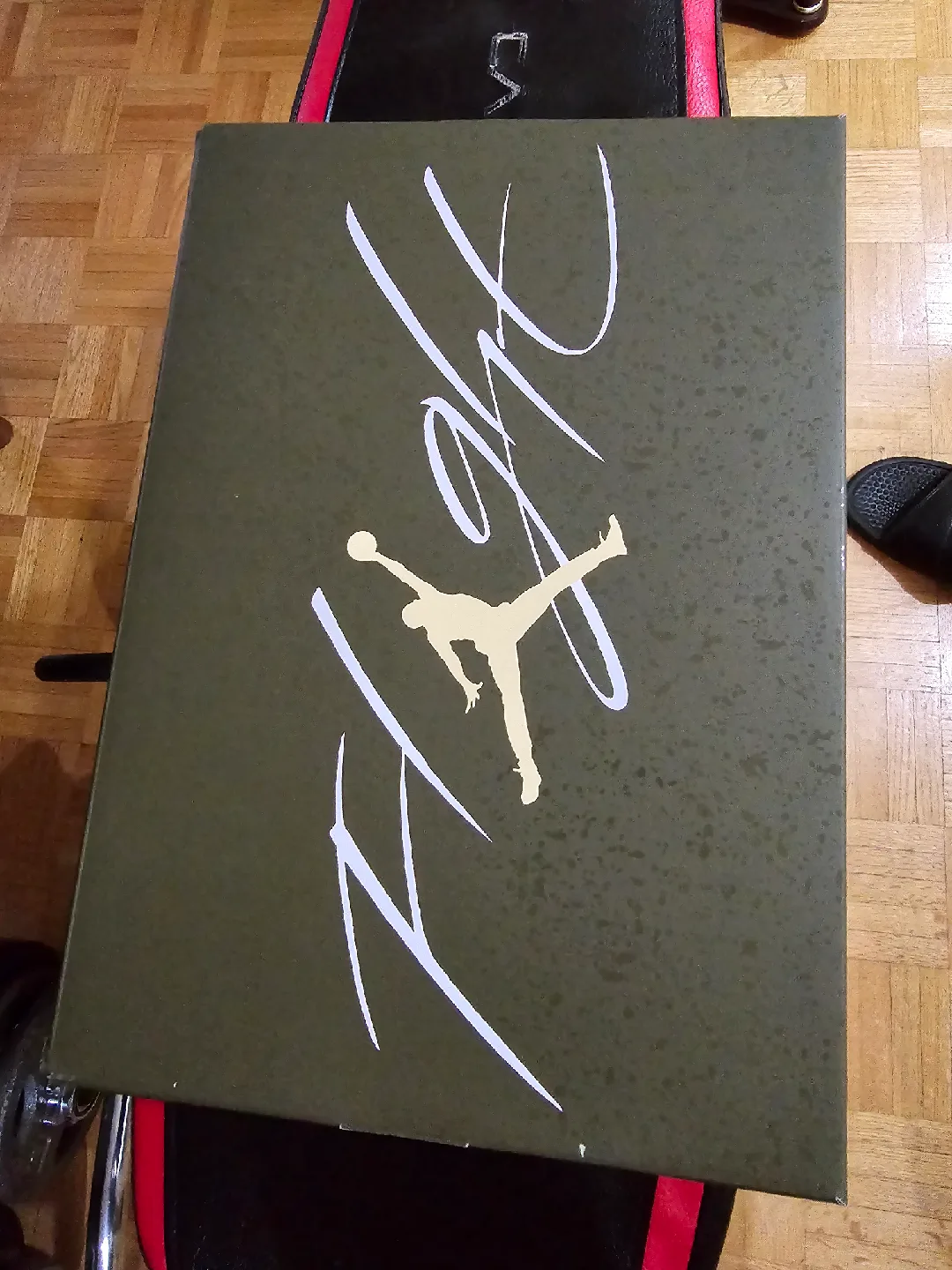 Air Jordan 4 Retro SE Craft olive green size 8.5 image indicator(7)