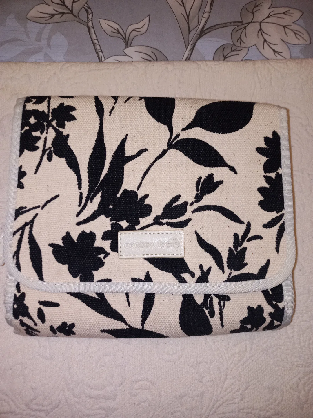 Ecobeauty Australia Toiletry / Makeup Travel Bag - New! image indicator(2)