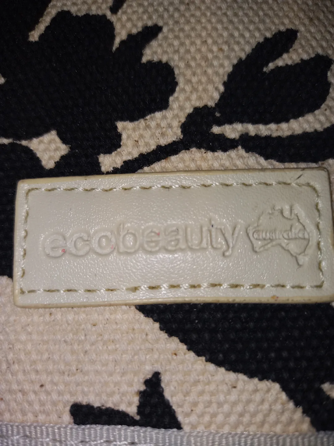 Ecobeauty Australia Toiletry / Makeup Travel Bag - New! image indicator(3)