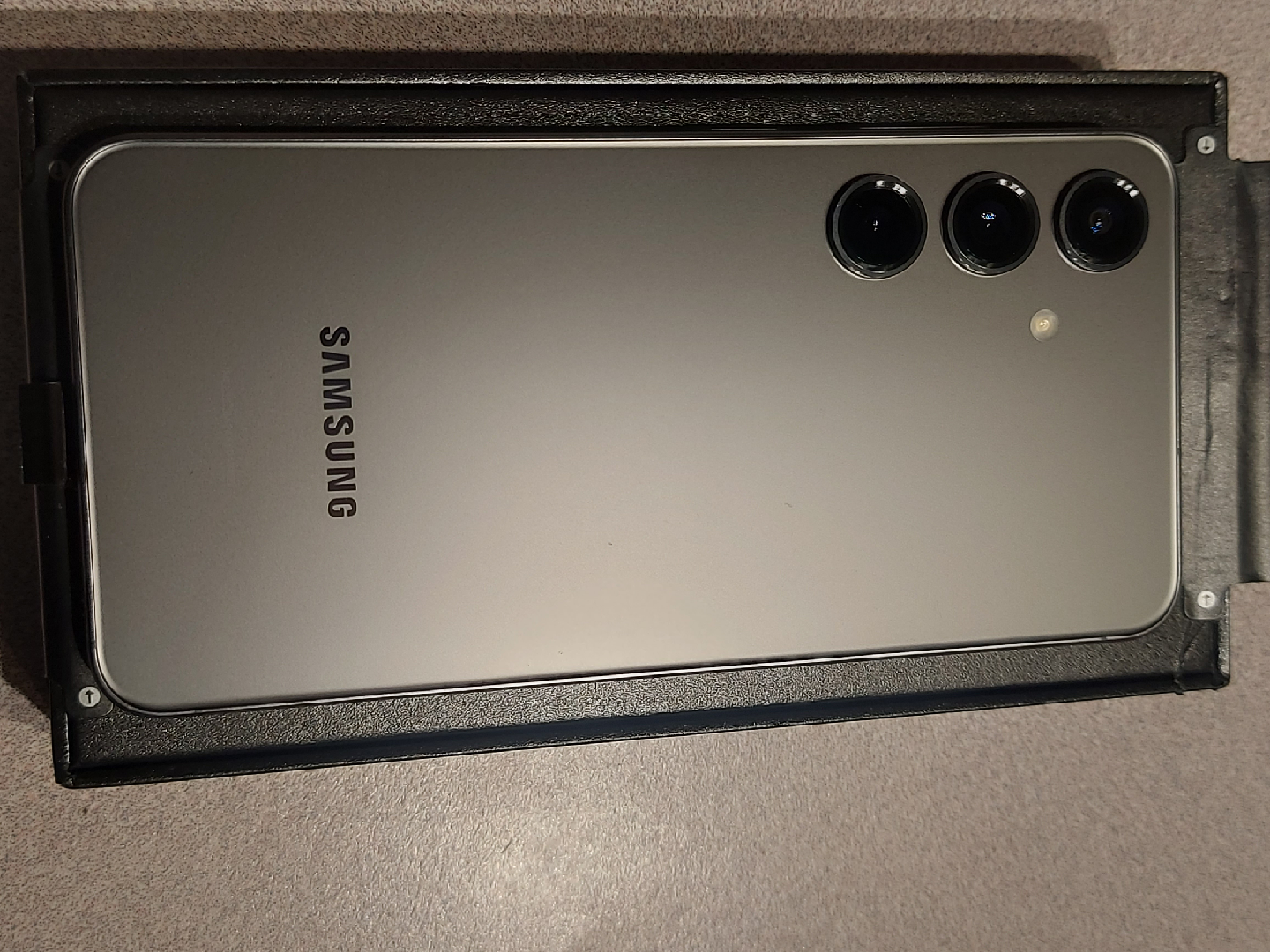 New Samsung Galaxy S24 - Box Included! - photo 3