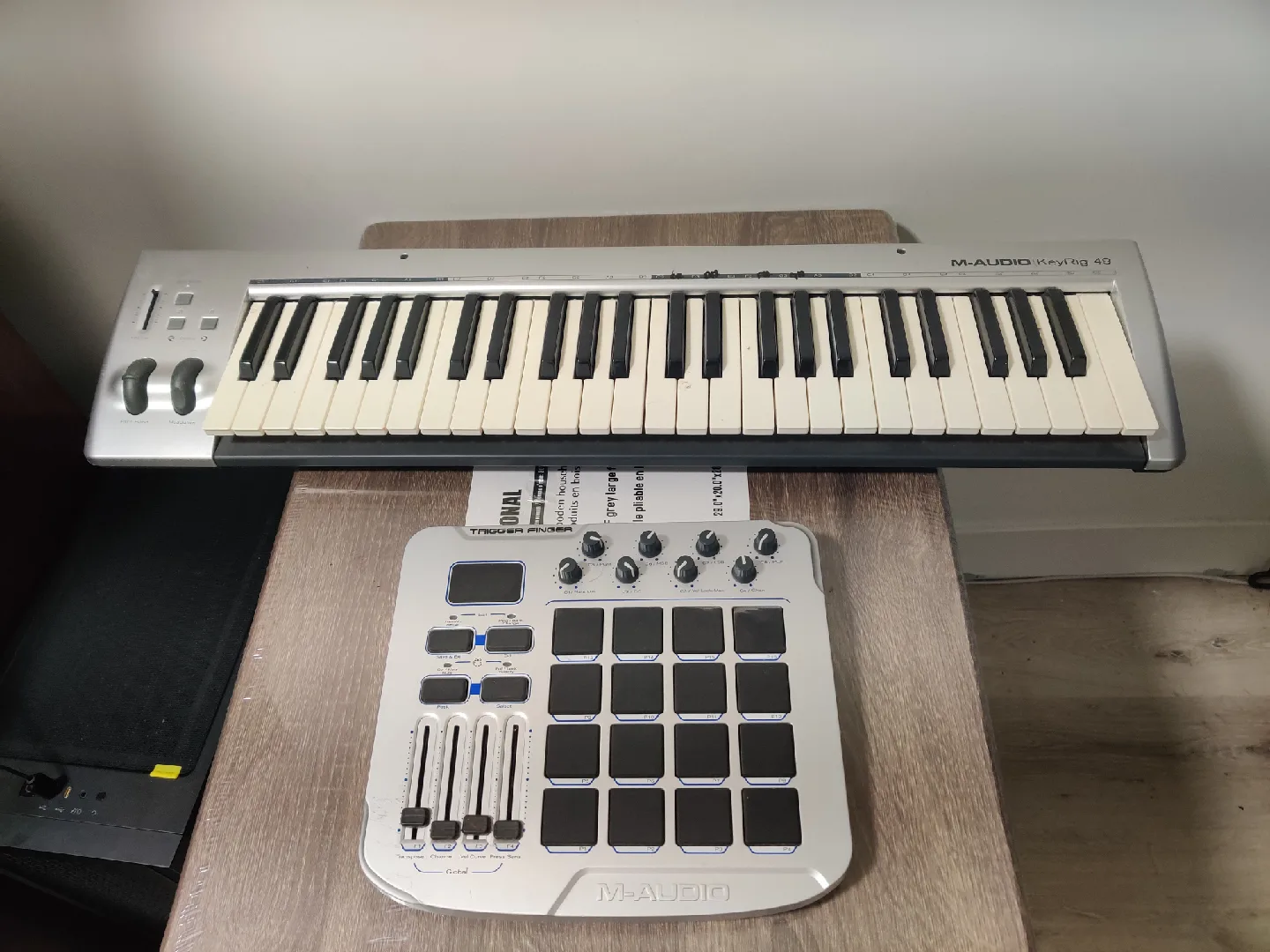 M-Audio KeyRig 49 Keyboard & Trigger Finger image indicator(2)