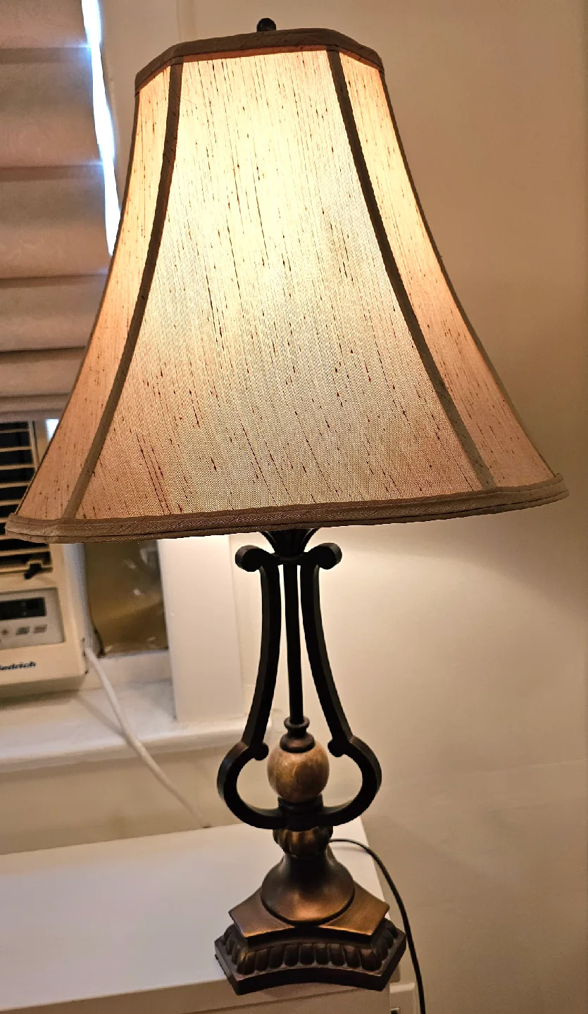 Antique brass table lamps / Beautiful! image indicator(4)