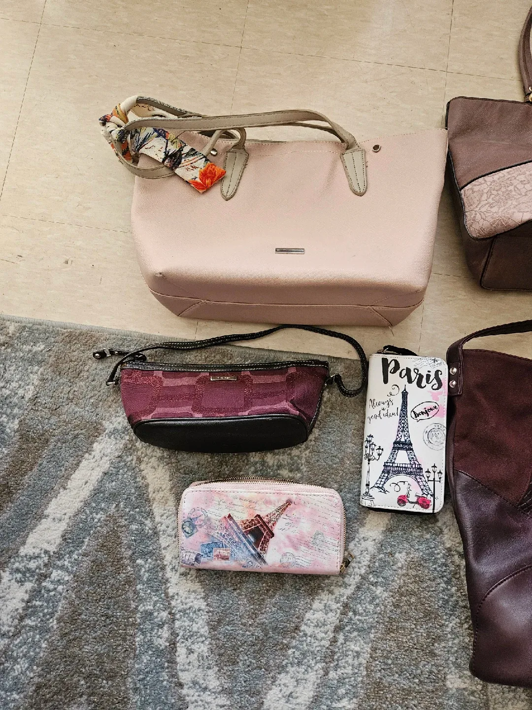 Assorted Used Purses & Wallets image indicator(3)