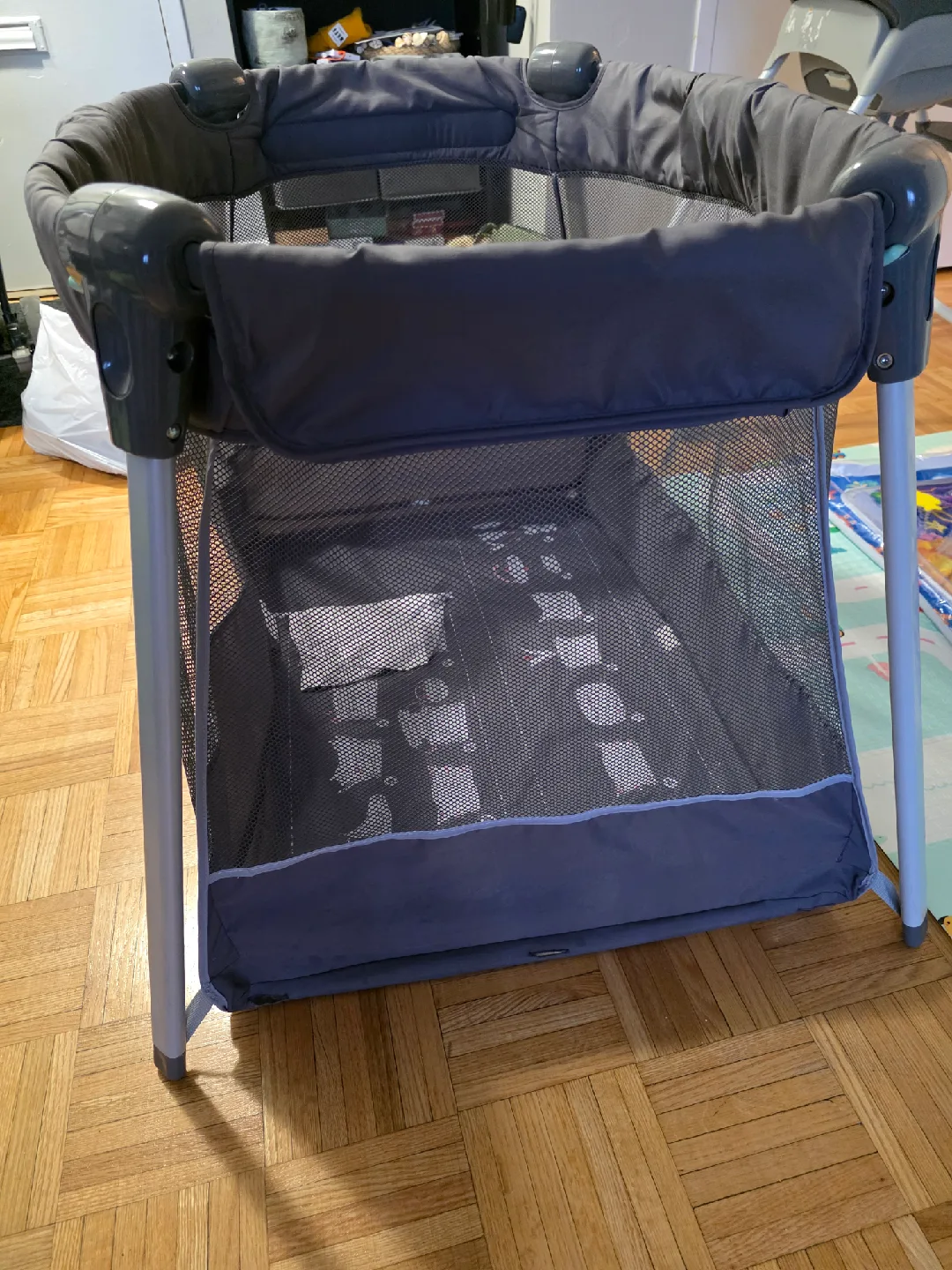 Fisher Price Bedside Bassinet/Playard image indicator(3)