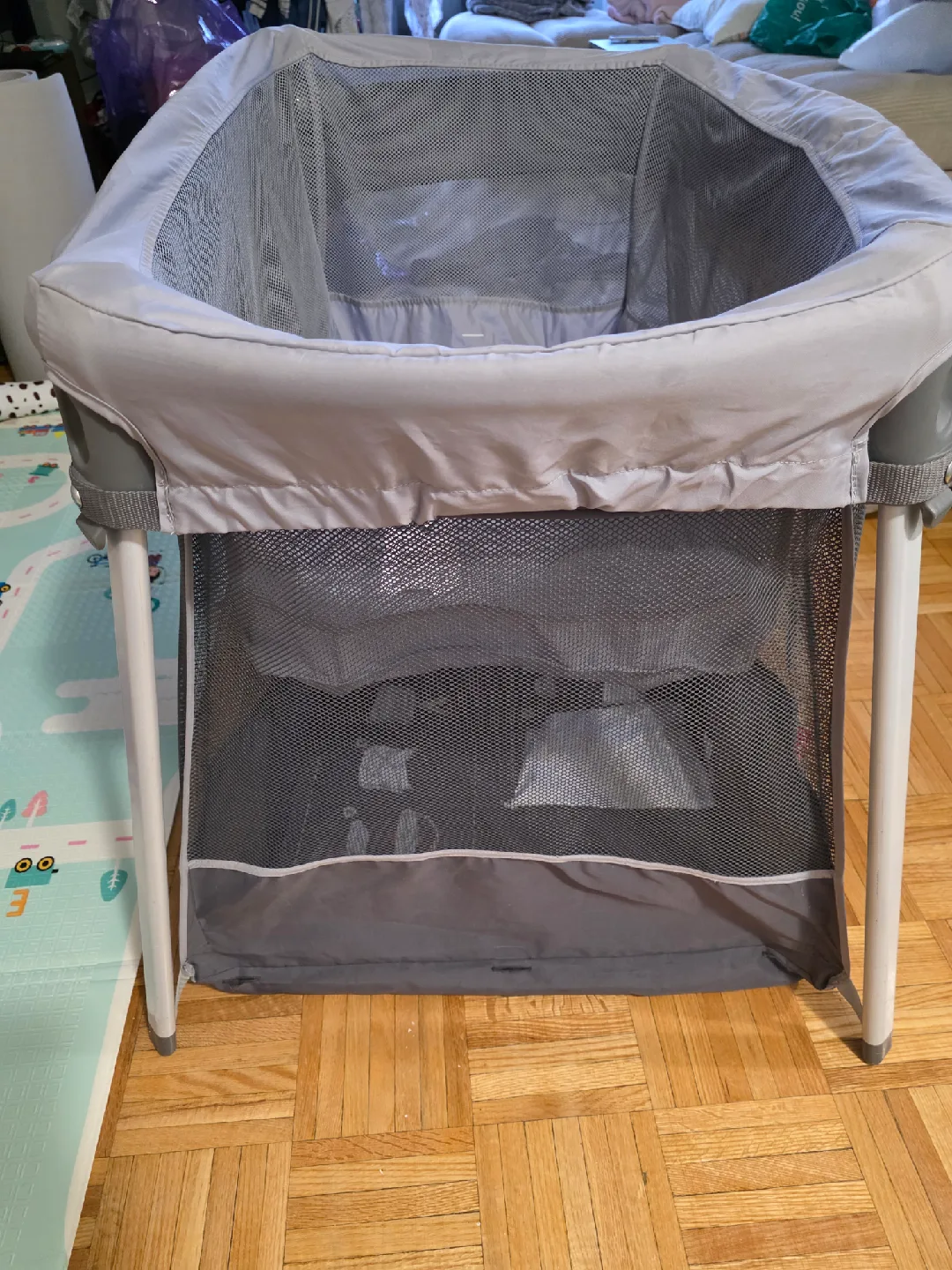 Fisher Price Bedside Bassinet/Playard image indicator(4)