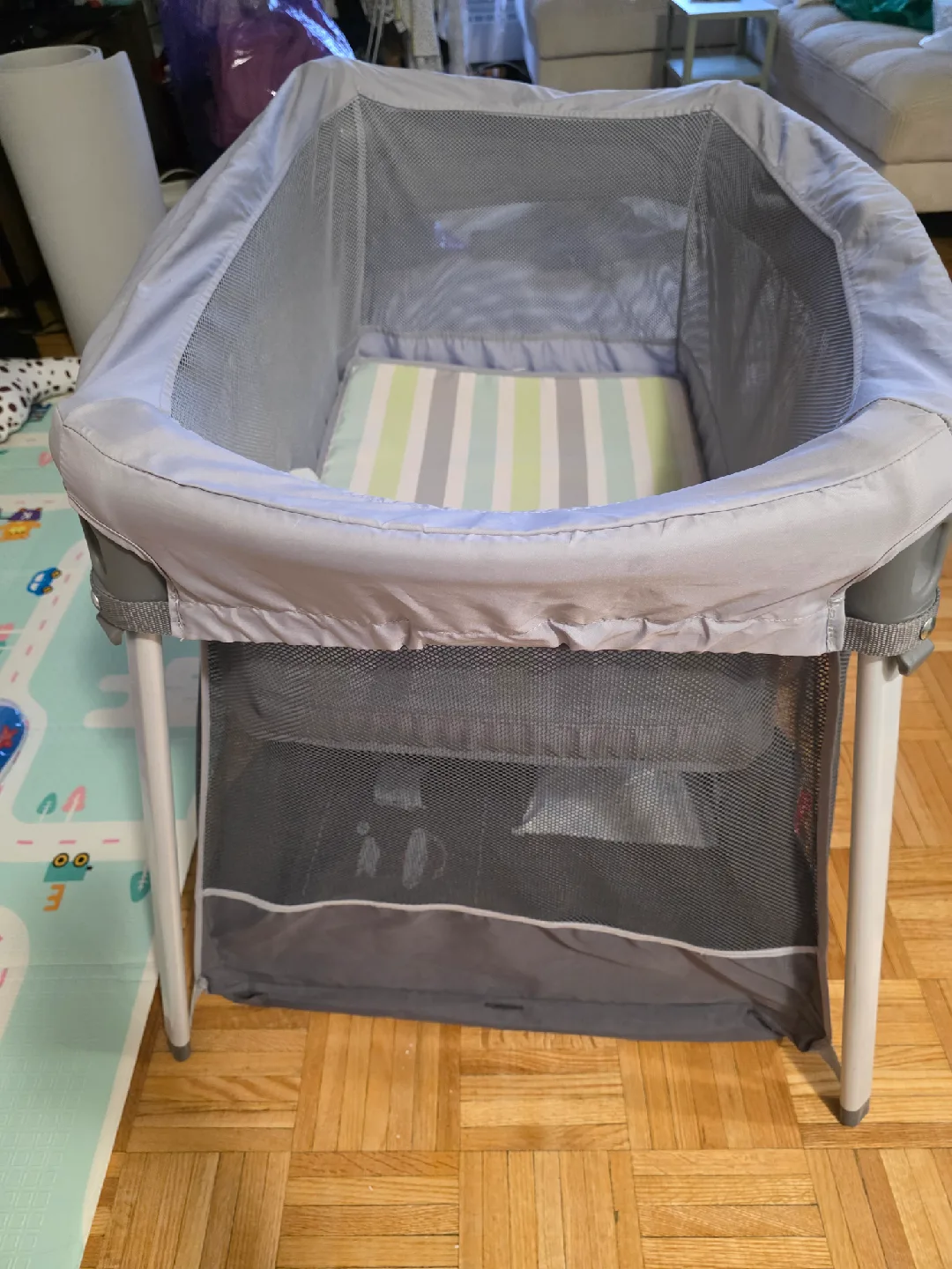 Fisher Price Bedside Bassinet/Playard image indicator(7)