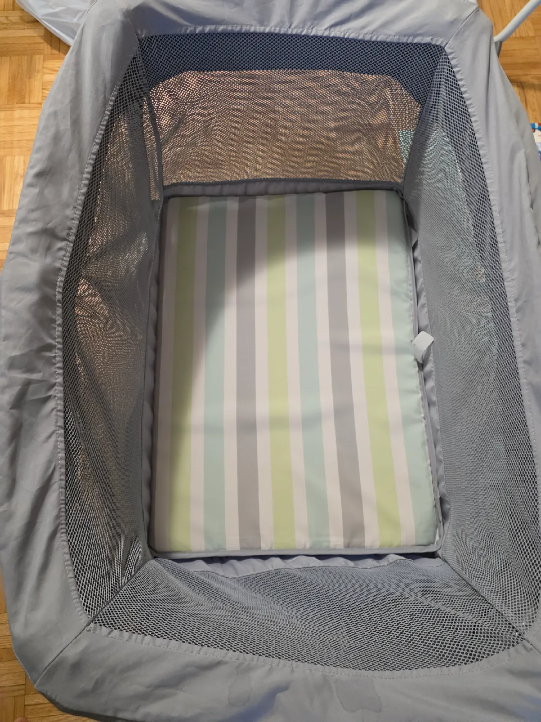 Fisher Price Bedside Bassinet/Playard image indicator(9)