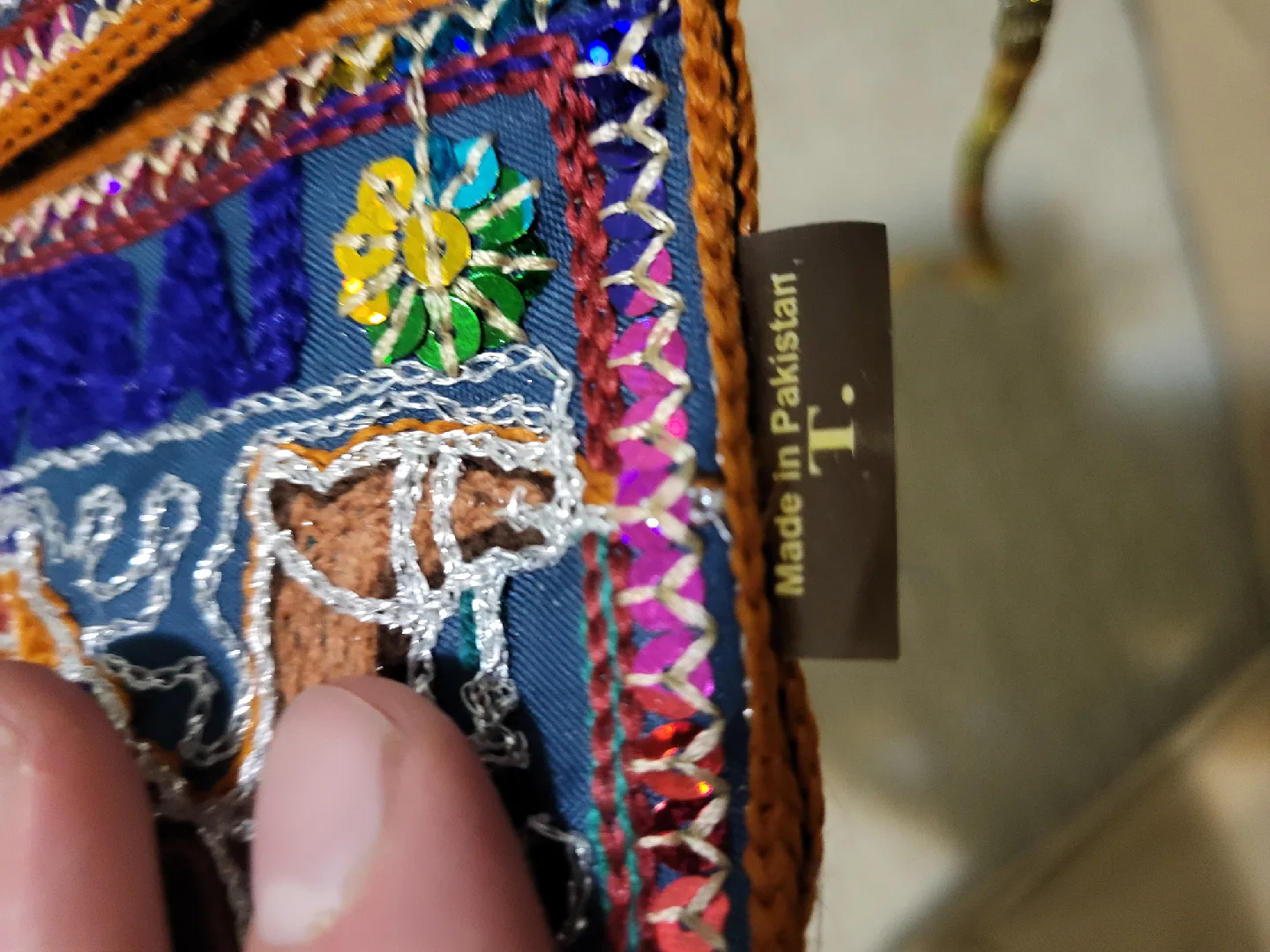 Small Embroidered Shoulder Bag image indicator(2)