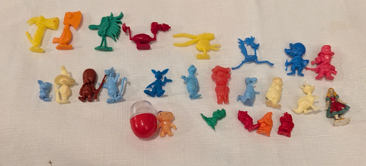 Vintage 1970s cereal box mini Figures image indicator(2)