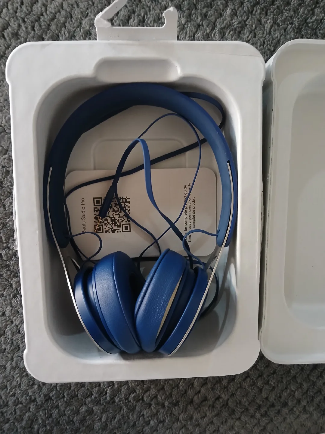 Beats Studio Pro Blue Headphones image indicator(2)