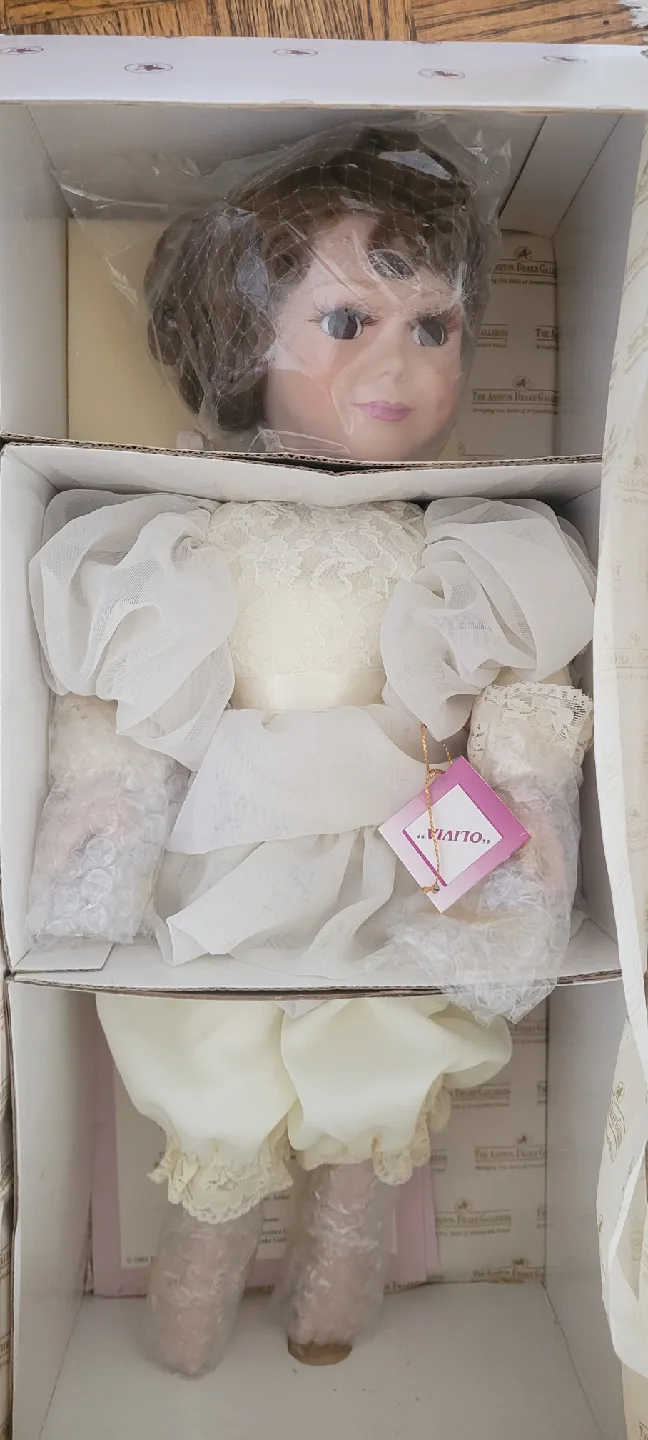 Brand New in box Ashton-Drake Galleries Olivia Doll thumbnail