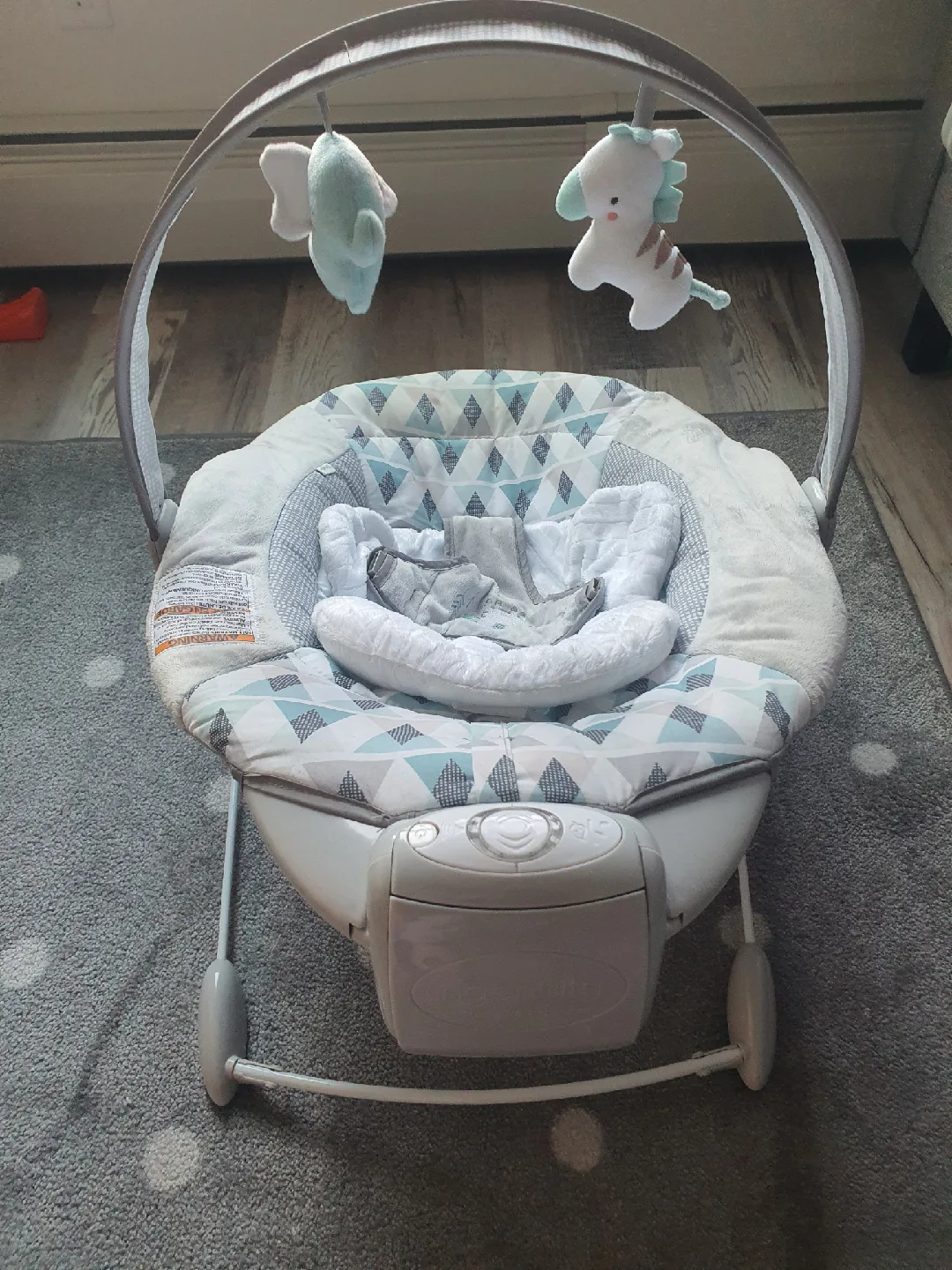 Ingenuity Baby Bouncer with Toys image indicator(2)
