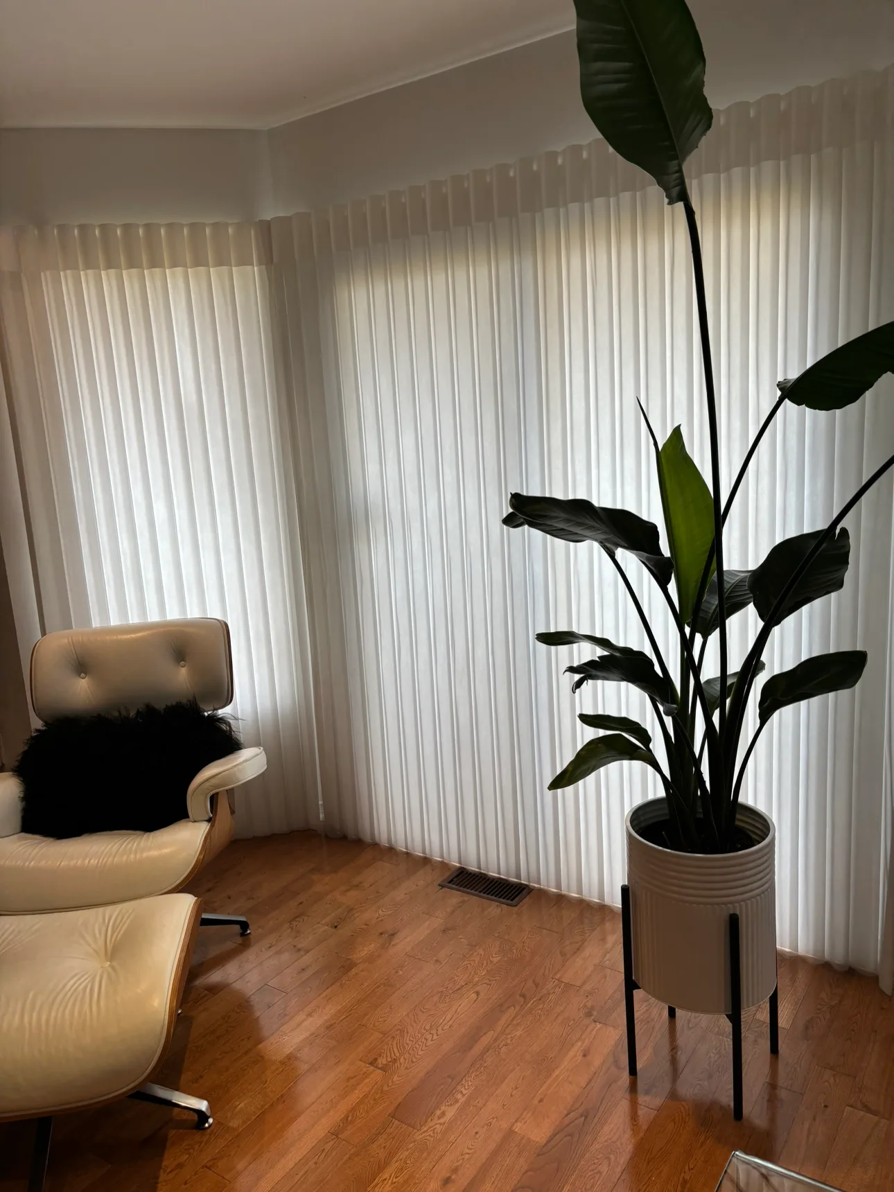 Custom Drapes and rods image indicator(2)