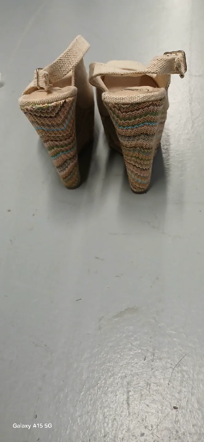 Wedge Sandals - Size 9 image indicator(2)