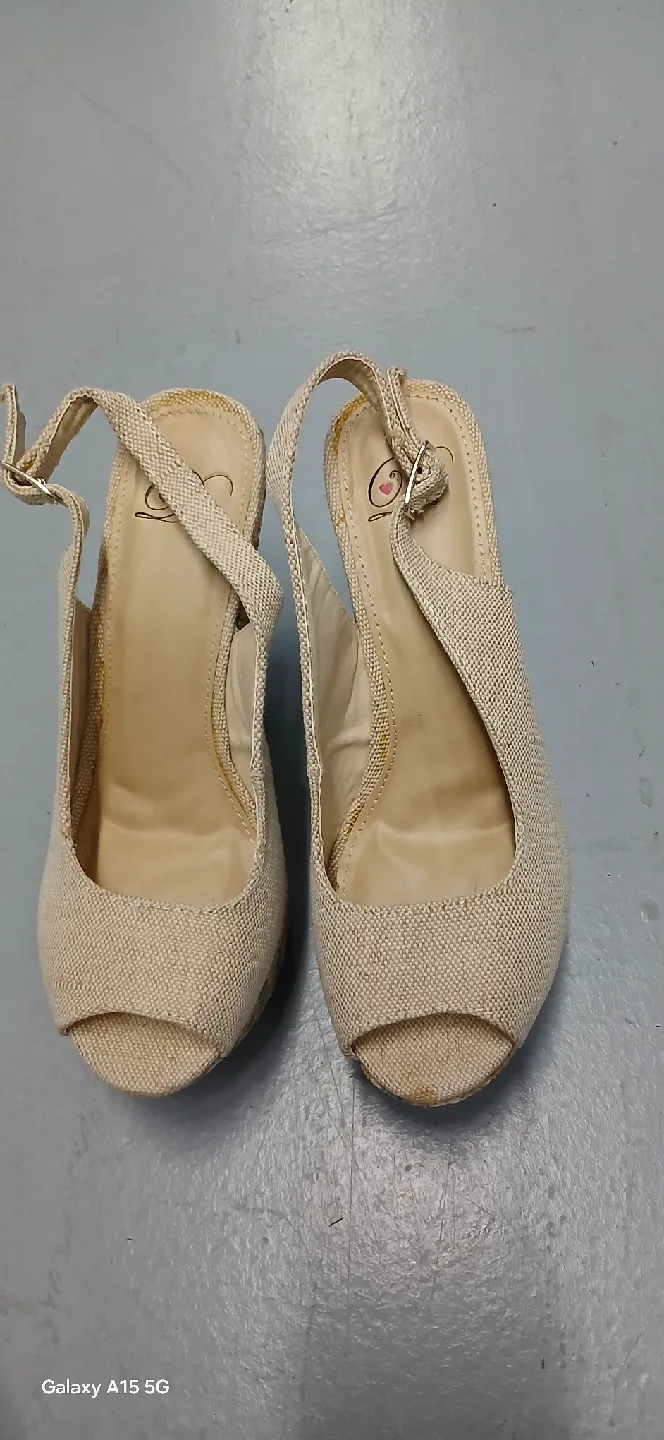 Wedge Sandals - Size 9 image indicator(3)