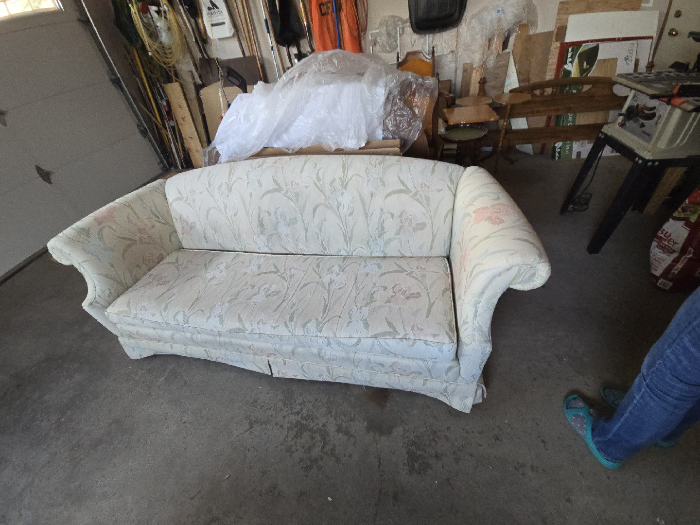 Floral Patterned covered Sofa - photo 3