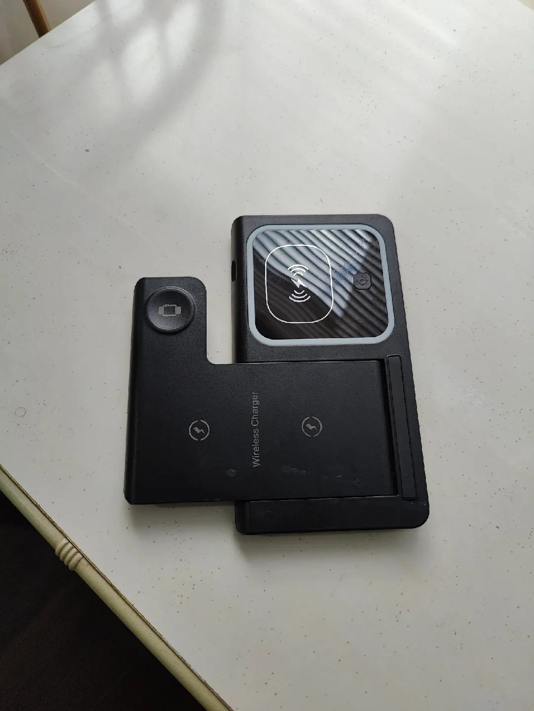 Wireless Charger - Phone, Watch, Earbuds image indicator(3)