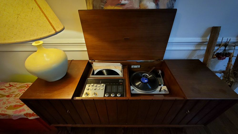 Late 1960s Vintage MCM Zenith Console Stereo/Record Player - photo 3