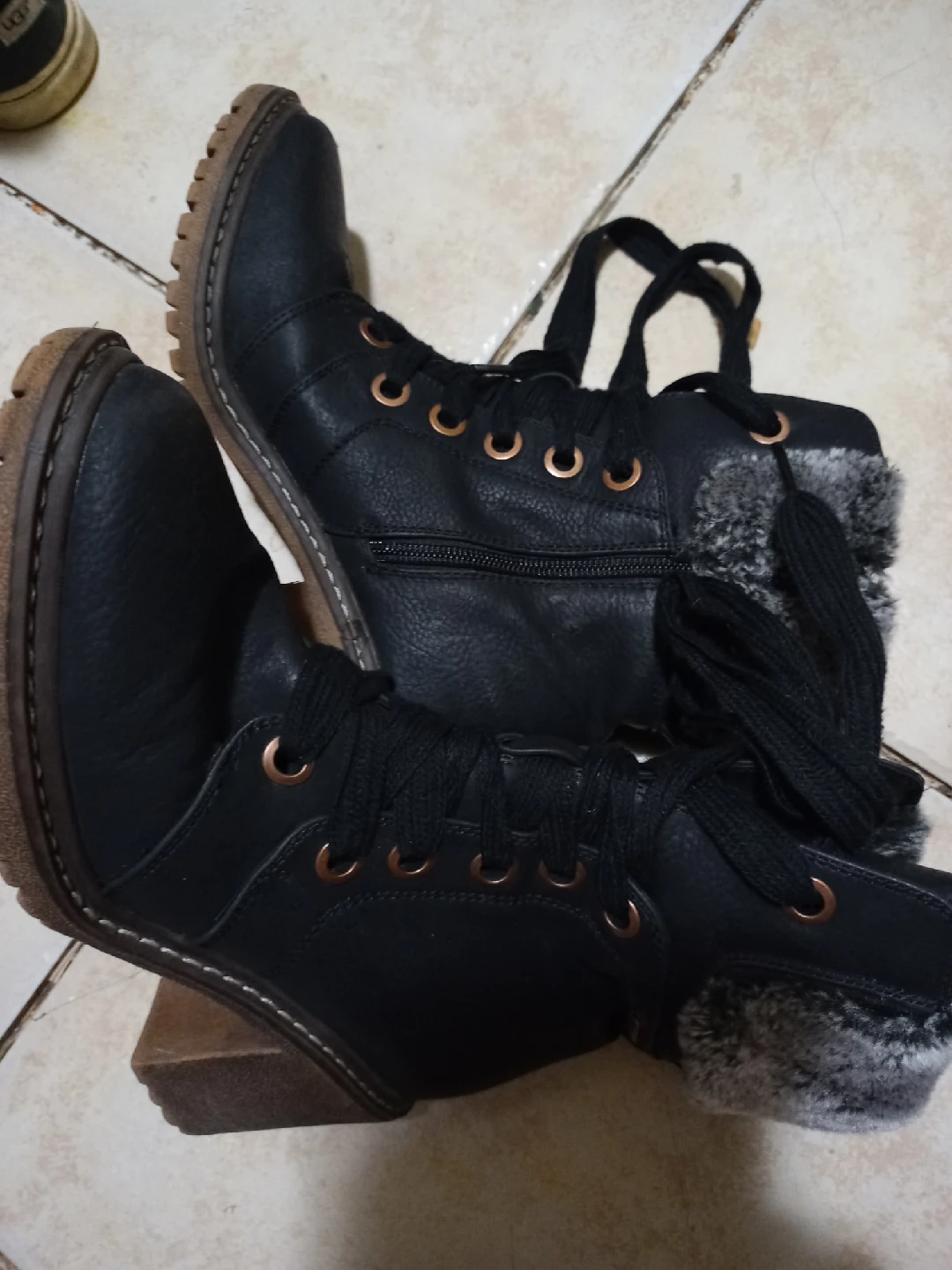 Roxy Ladies Black Heeled Boots size 7.5 - photo 2