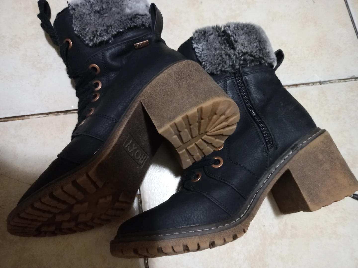 Roxy Ladies Black Heeled Boots size 7.5 - photo 4