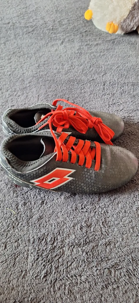 Lotto Soccer Cleats - Youth Size 2 thumbnail