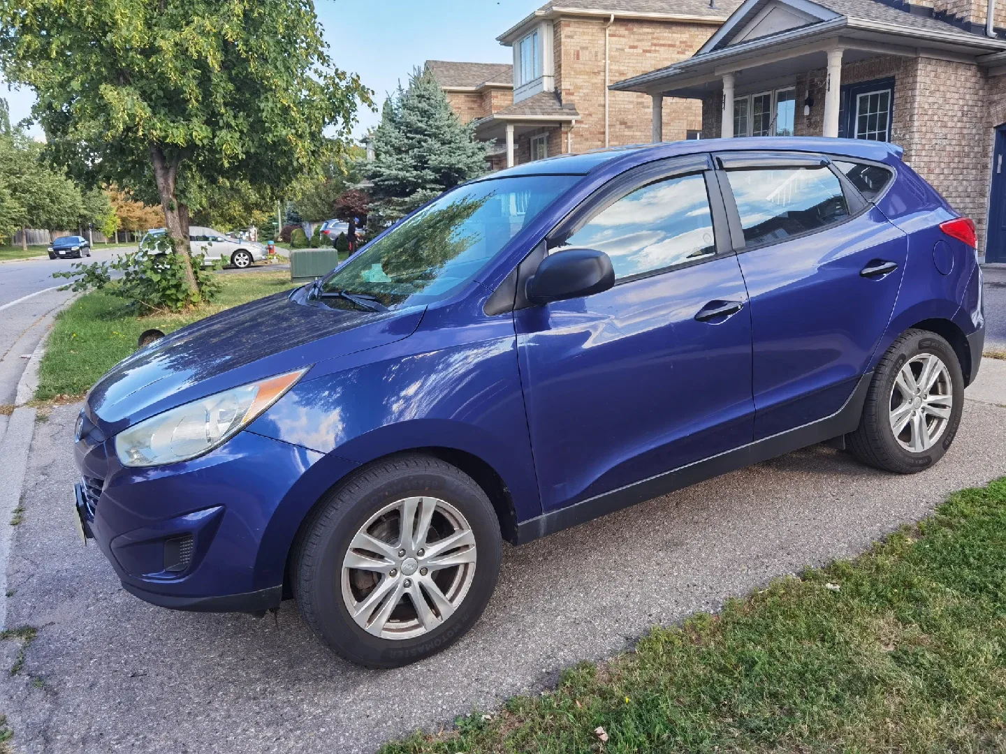 2013 Hyundai Tucson - Blue SUV image indicator(2)