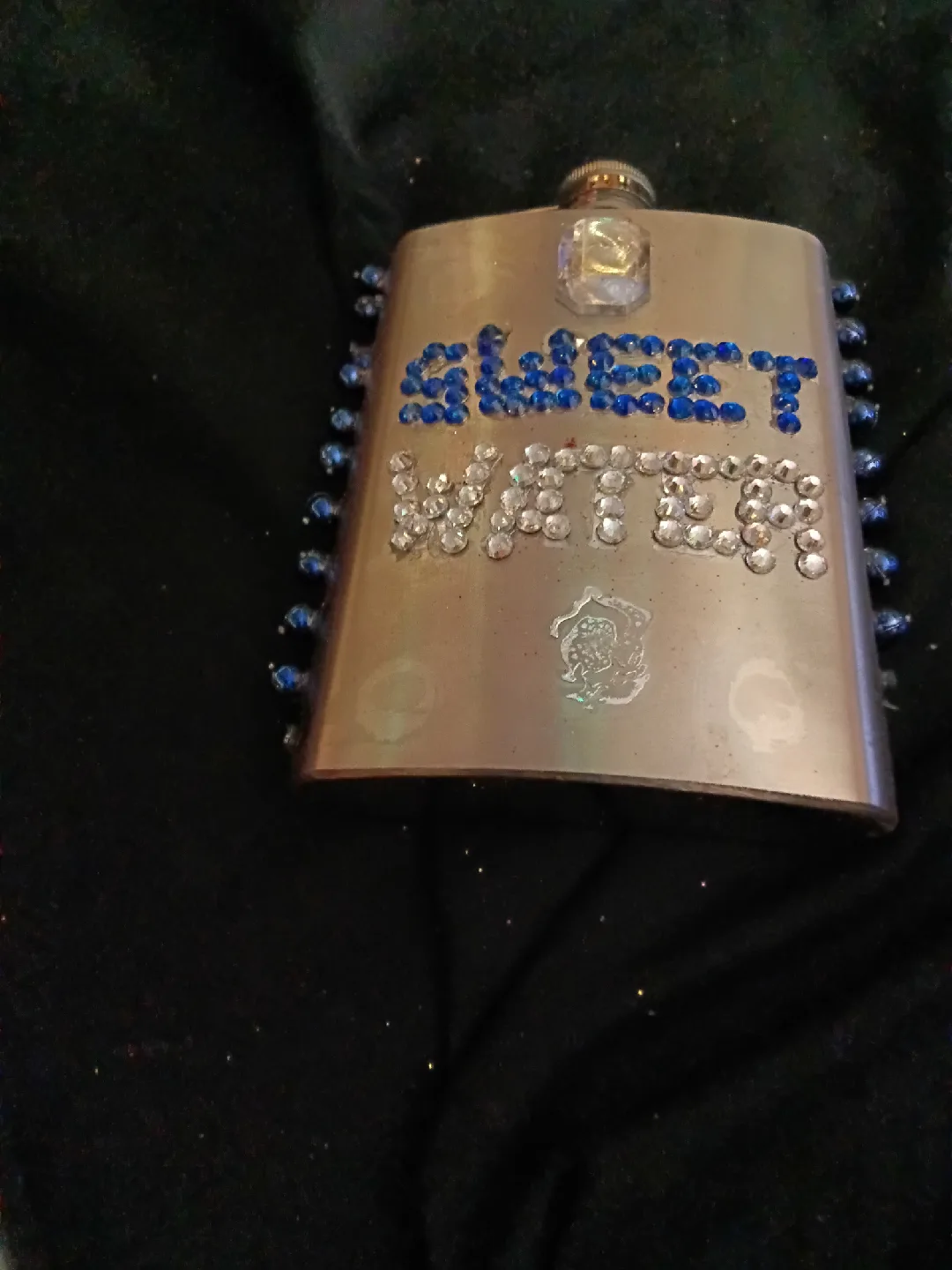 RIVERSIDE & SWEET WATER Decorated Flask image indicator(2)