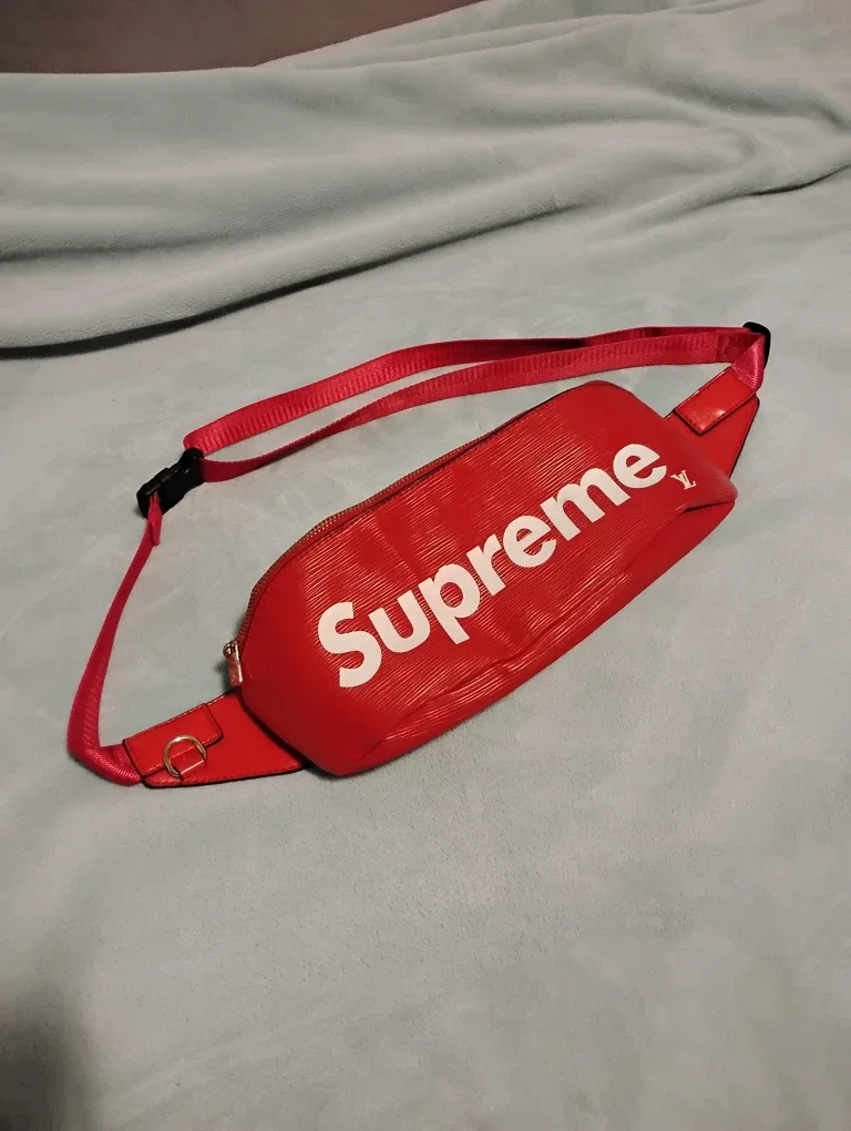 Louis vuitton Supreme fanny pack image indicator(2)
