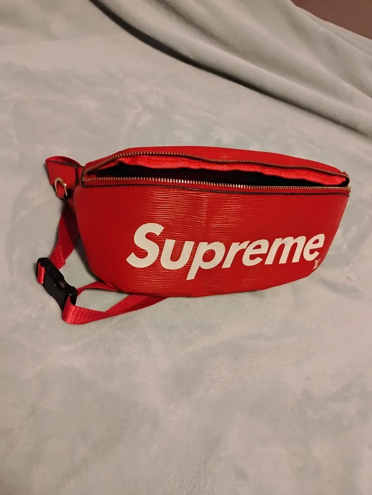 Louis vuitton Supreme fanny pack image indicator(3)