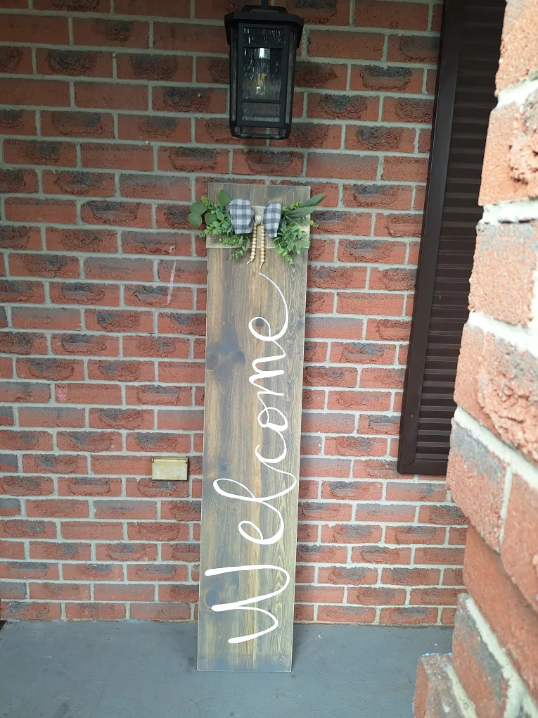 Welcome, Porch Leaner image indicator(3)