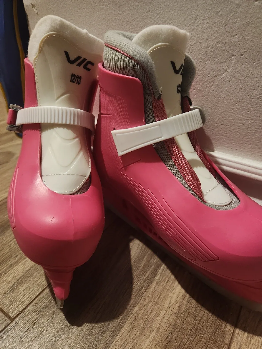 VIC Pink Ice Skates - Size 12/13 thumbnail
