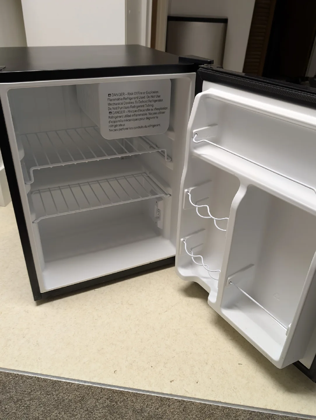 2.7 cu. ft. Vissani Mini Fridge image indicator(2)