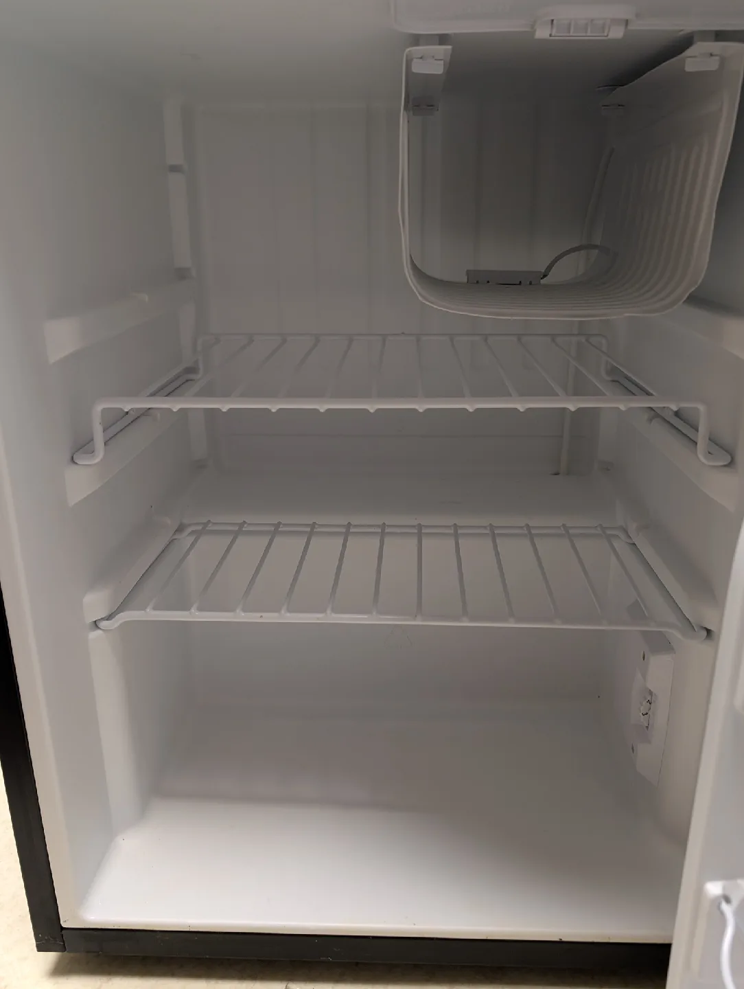 2.7 cu. ft. Vissani Mini Fridge image indicator(3)