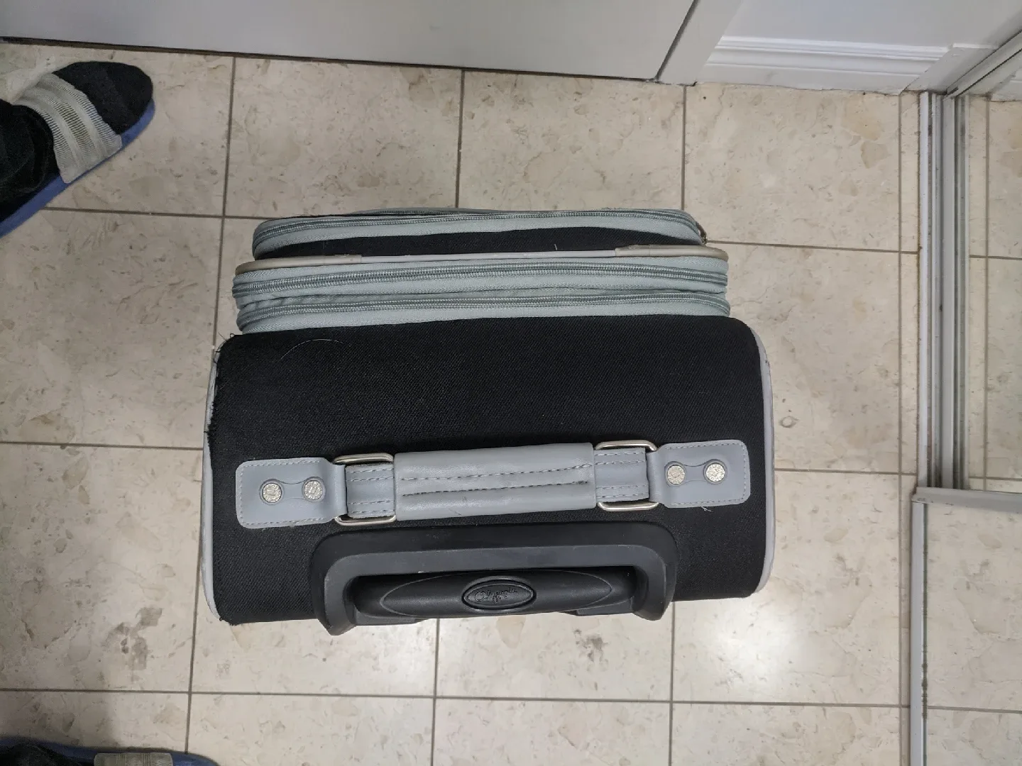 Black Carry-on Suitcase image indicator(6)