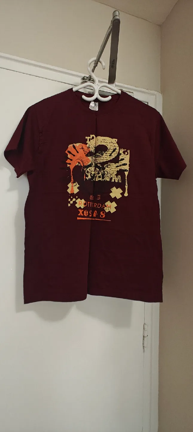 Burgundy Graphic T-Shirt - Size Large image indicator(2)