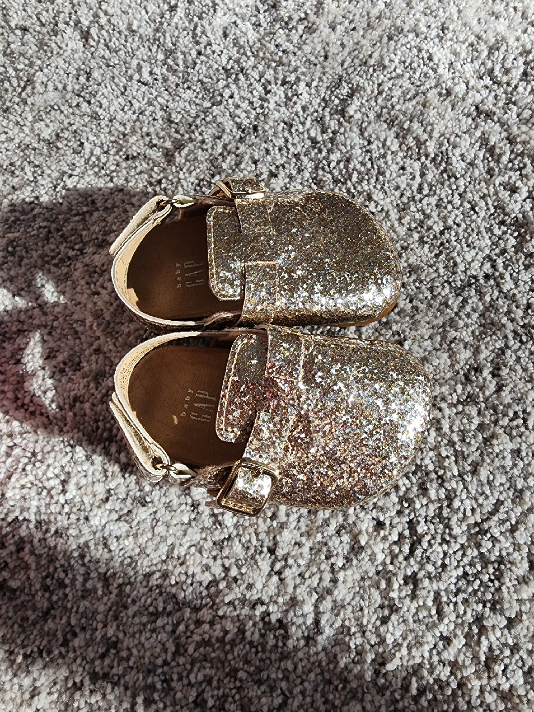 Never Used GAP Baby Glitter Sandals Size 3-4 🧡