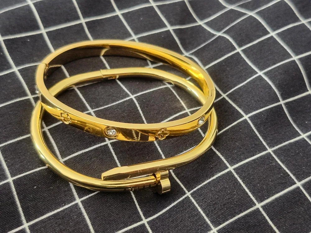 ✨ 2pcs Fashion Four-Leaf Clover Bracelet Set ✨ image indicator(4)