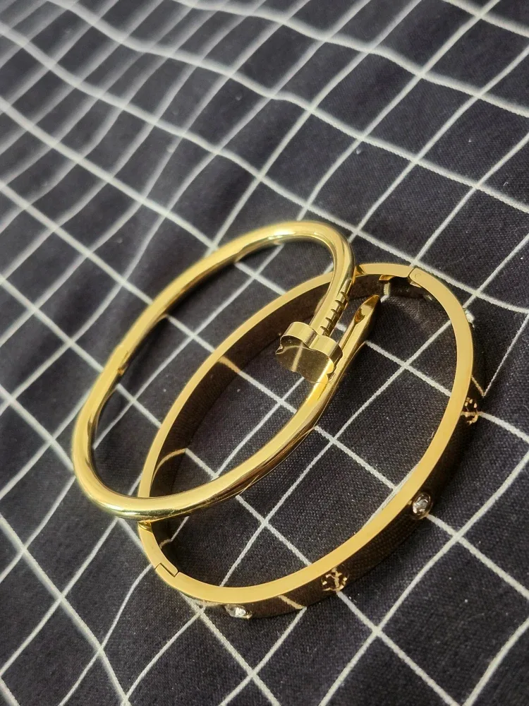 ✨ 2pcs Fashion Four-Leaf Clover Bracelet Set ✨ image indicator(5)