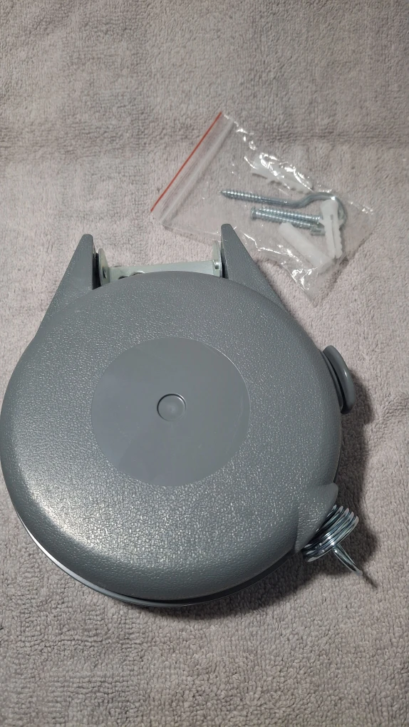 Retractable Clothesline with Mounting Hardware